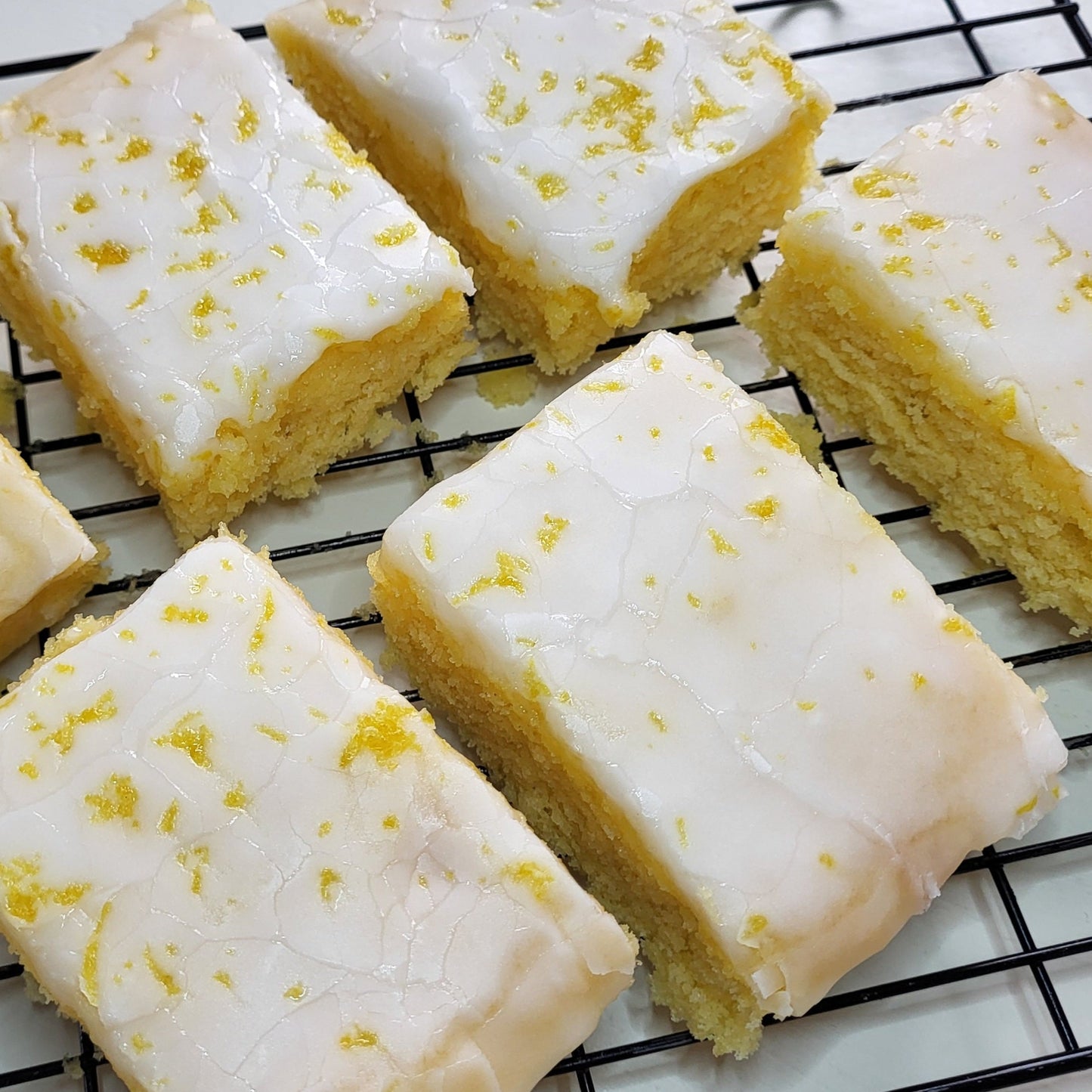 lemon drizzle tray bake